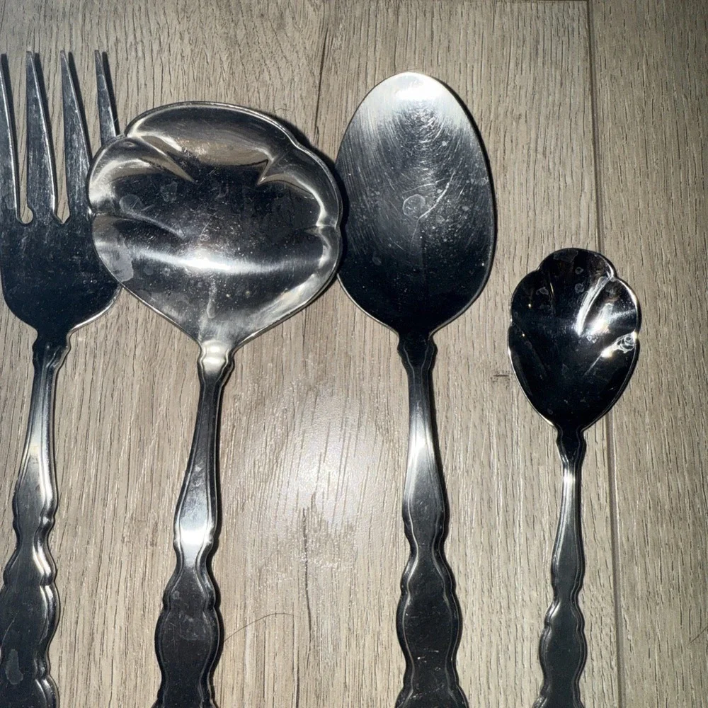 5 PCs Oneida VALERIE Stainless Distinction Deluxe HH Community Hostess‎ Flatware